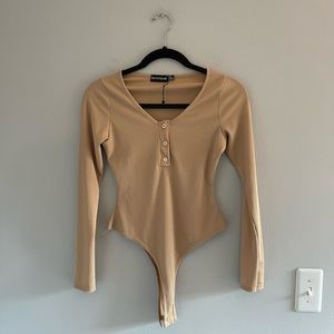 NWOT Women’s pretty little thing bodysuit size 4